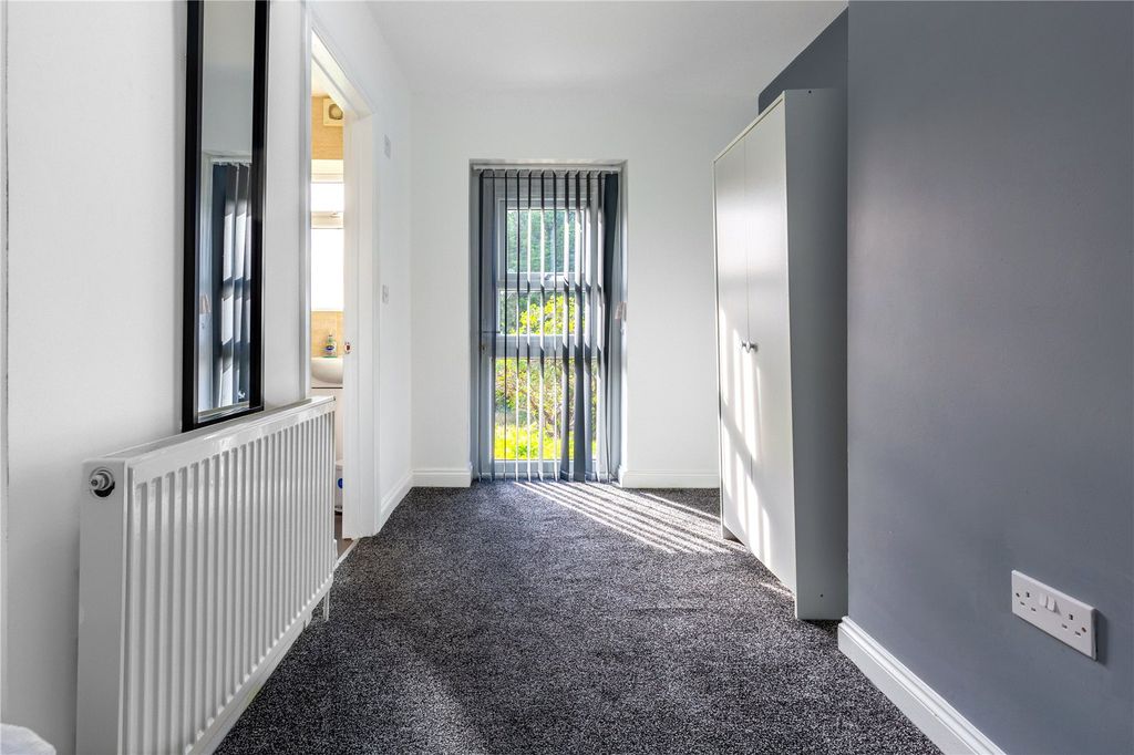 Property photo 3 of 32 Picture No. 02