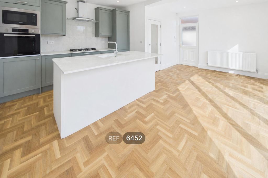 Property photo 2 of 15 Kitchen