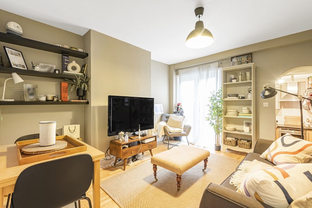 Property photo 3 of 9 920946 (2)