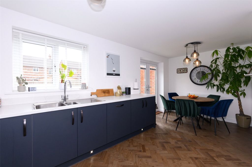 Property photo 2 of 12 Kitchen Diner