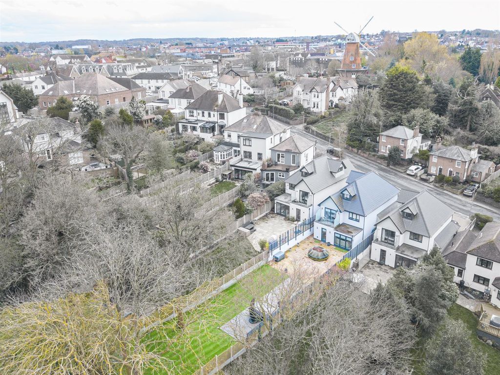 Property photo 2 of 39