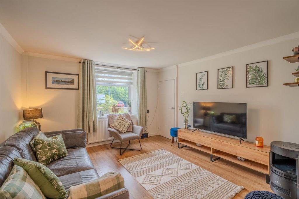 Property photo 3 of 22 83 Stafford Rd-6.Jpg
