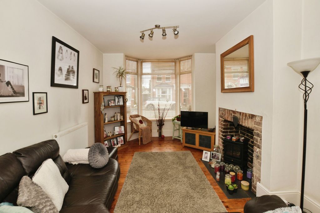 Property photo 2 of 14 Lounge