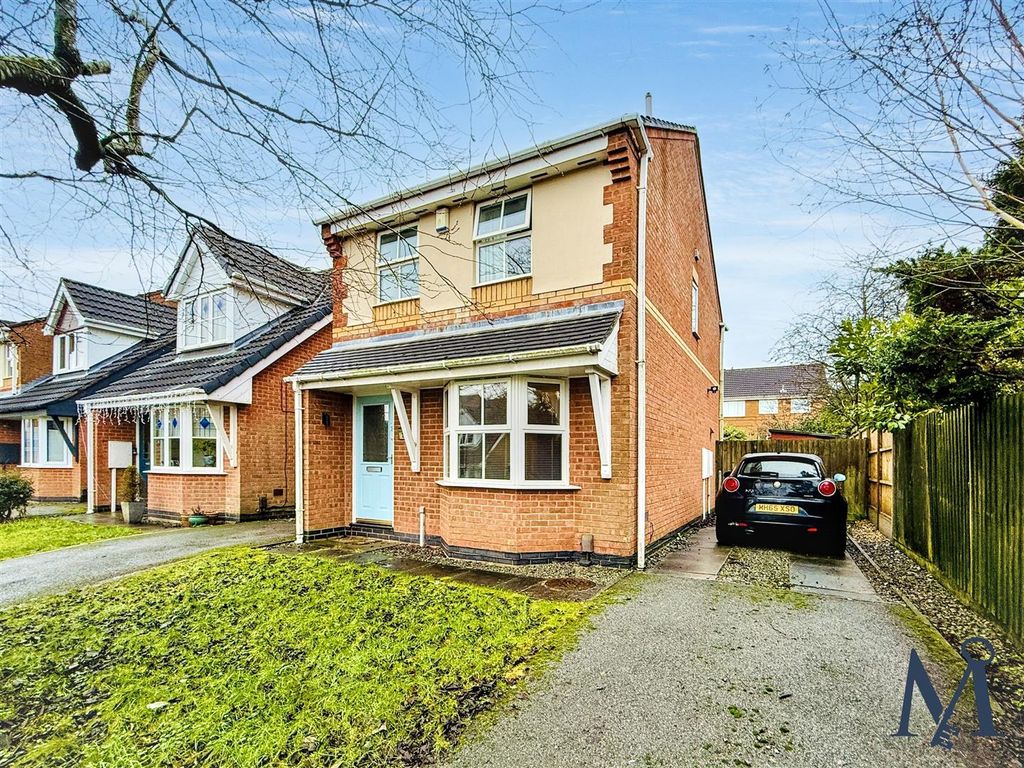 Property photo 1 of 17 Front Garden