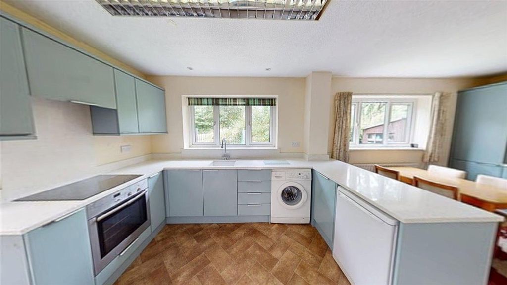 Property photo 3 of 21 Kitchen