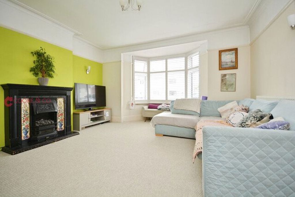 Property photo 2 of 20