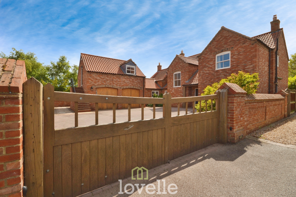 Property photo 1 of 32