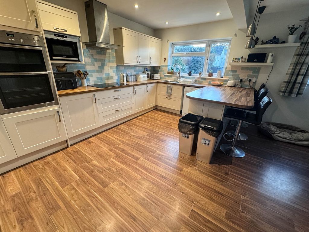 Property photo 3 of 24