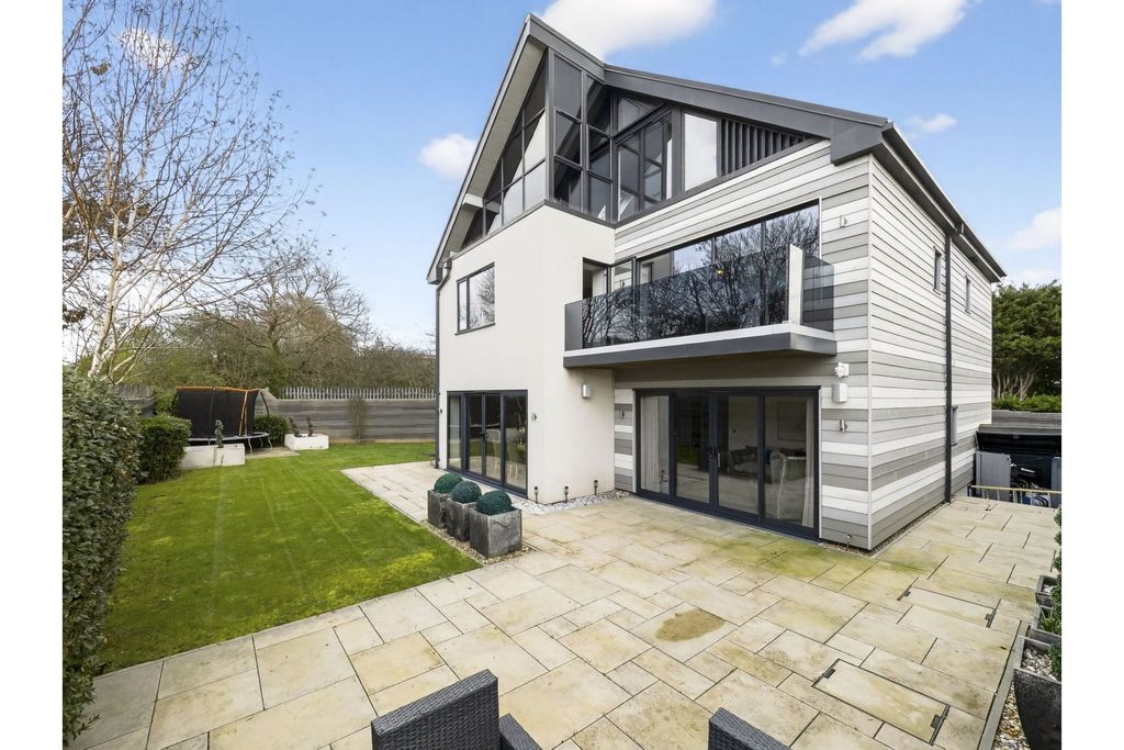 Property photo 1 of 19