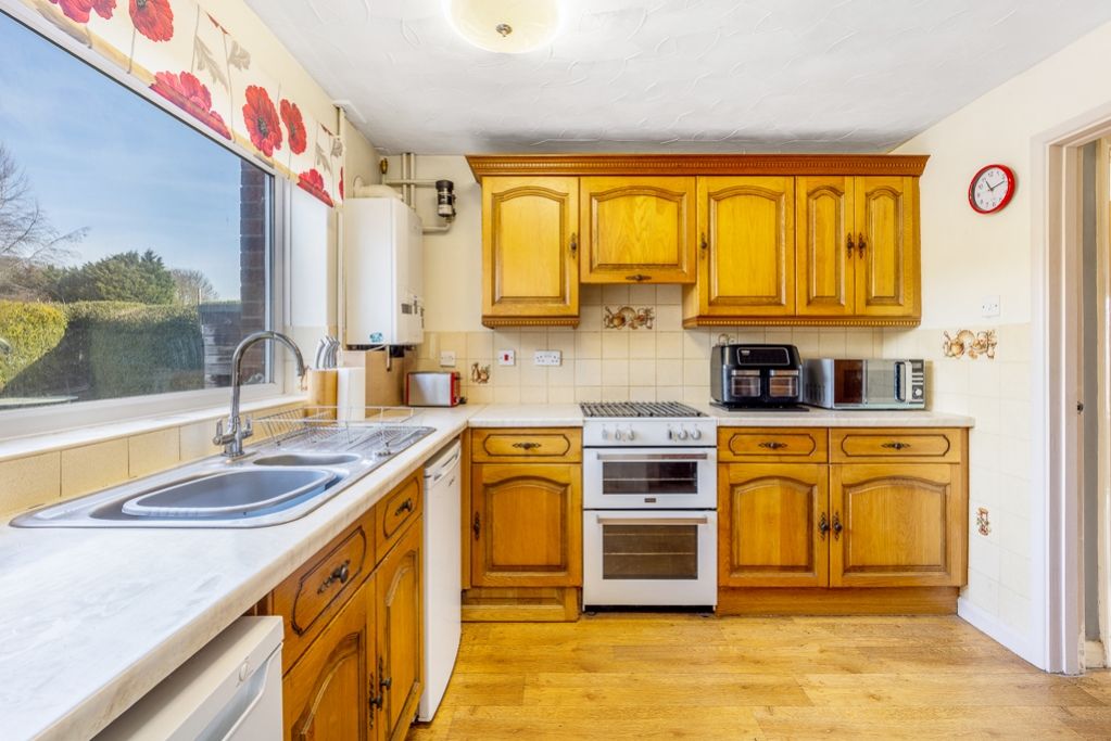 Property photo 2 of 25 42 Cobgate Close (Whaplode)-13