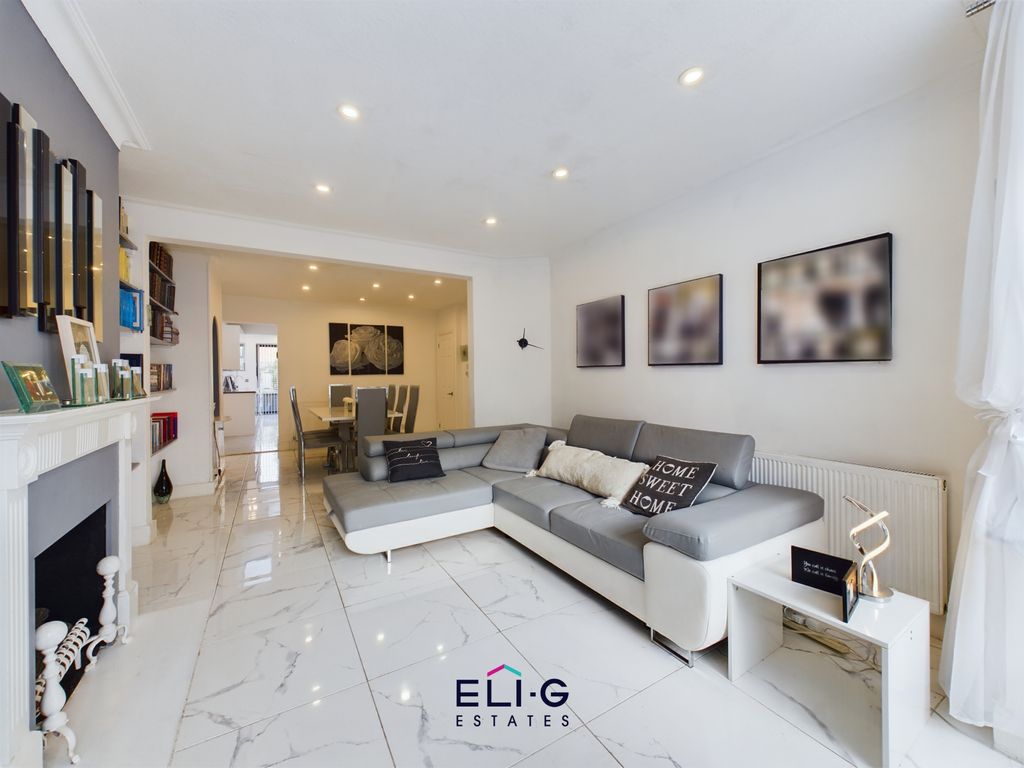 Property photo 3 of 16 Gallery
