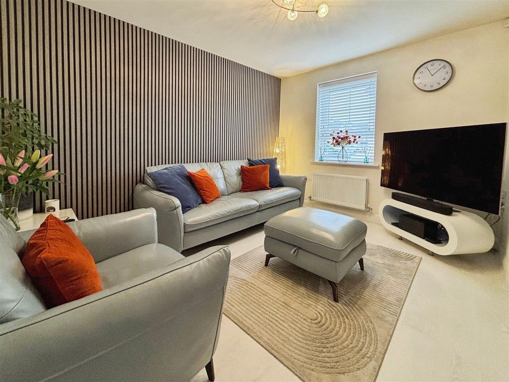 Property photo 2 of 21 Lounge