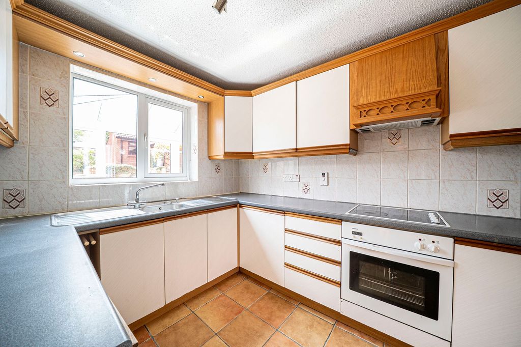 Property photo 3 of 22 Kitchen