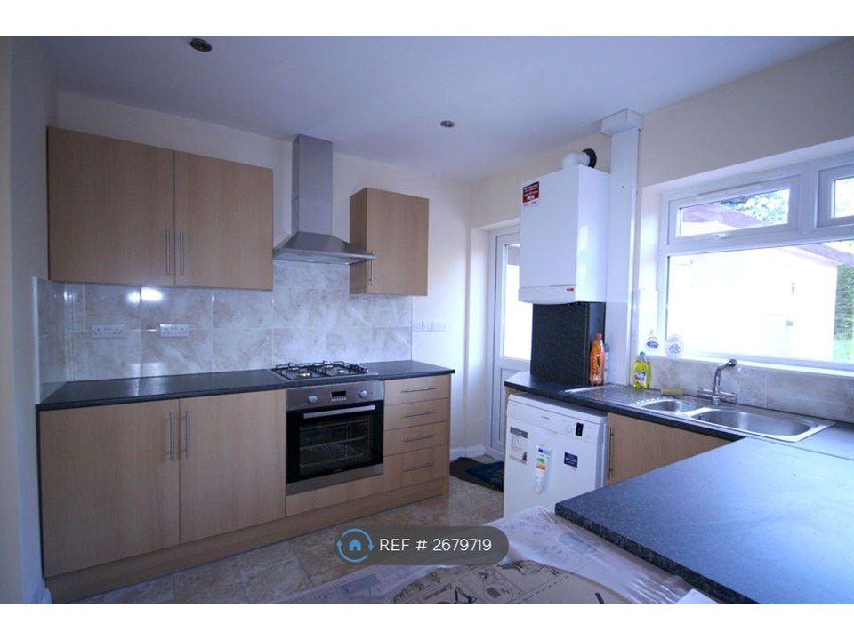 Property photo 3 of 14 Kitchen