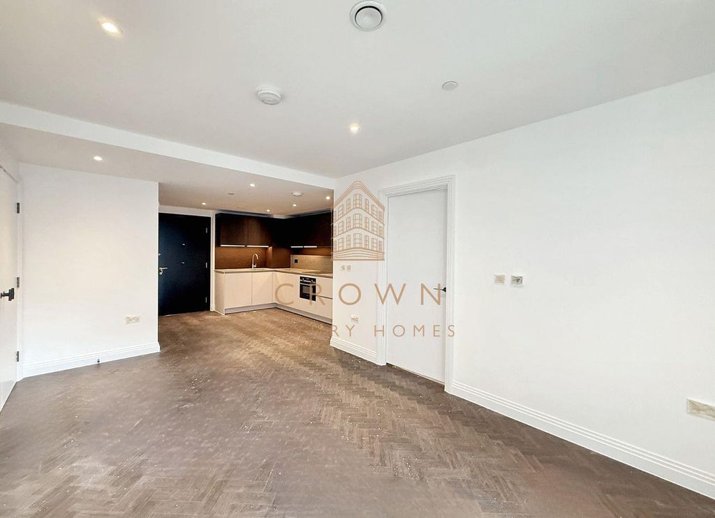 Property photo 1 of 27 Halcyon House, 105031 (2).Jpg