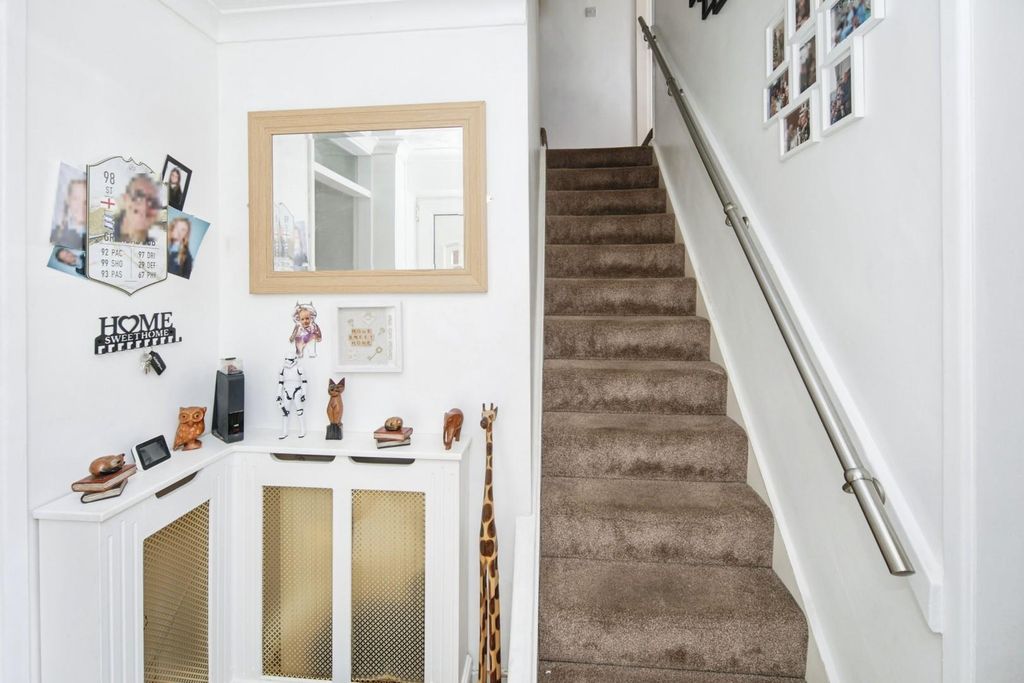 Property photo 2 of 18 52-4.Jpg