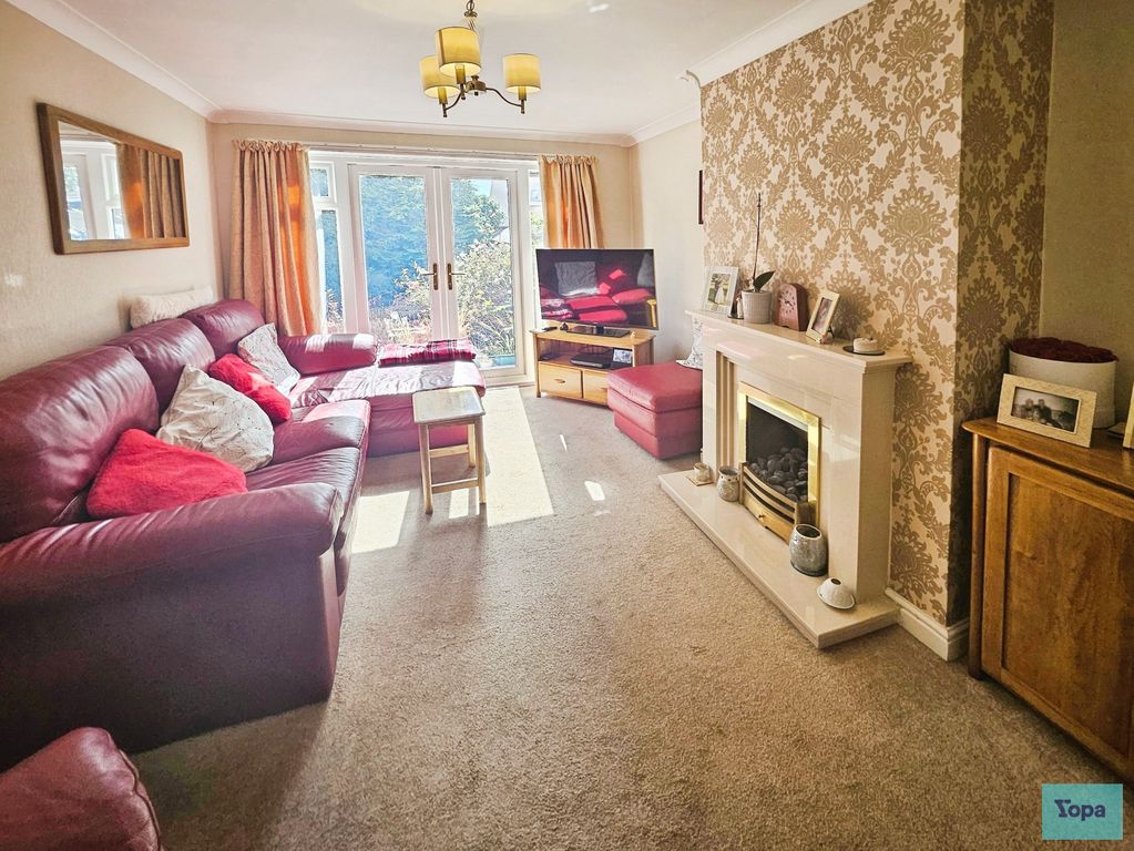 Property photo 2 of 15 Lounge
