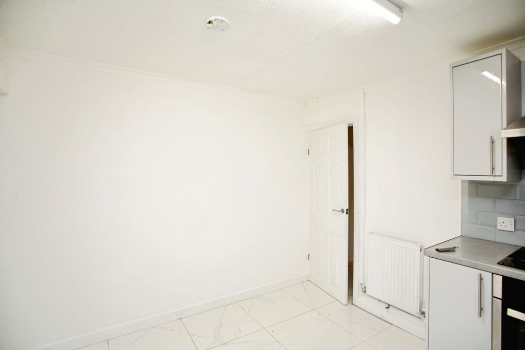 Property photo 3 of 17 Image