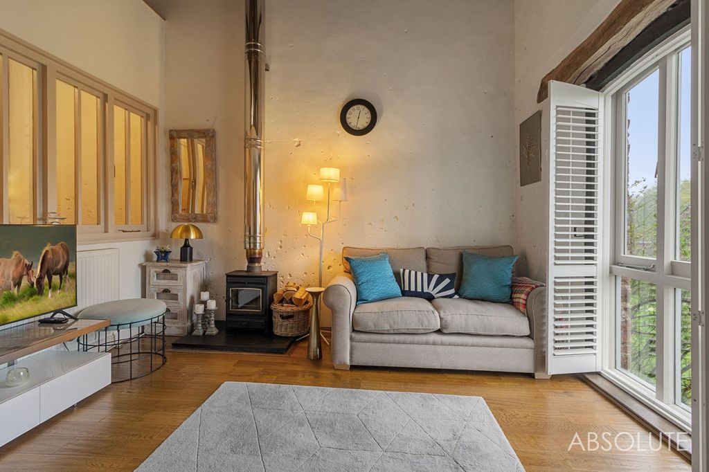 Property photo 2 of 29