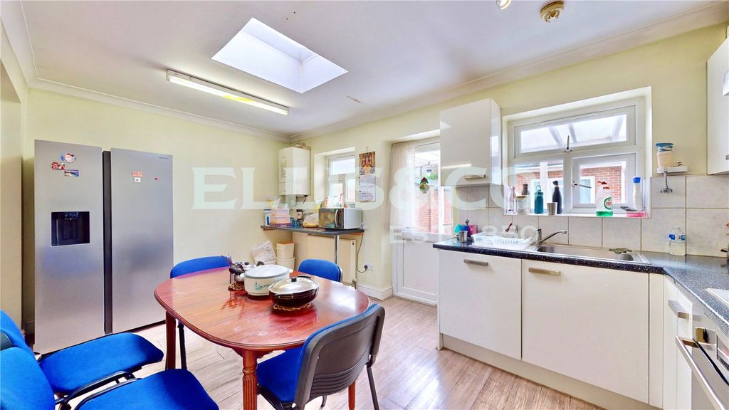 Property photo 1 of 17 Picture No. 02