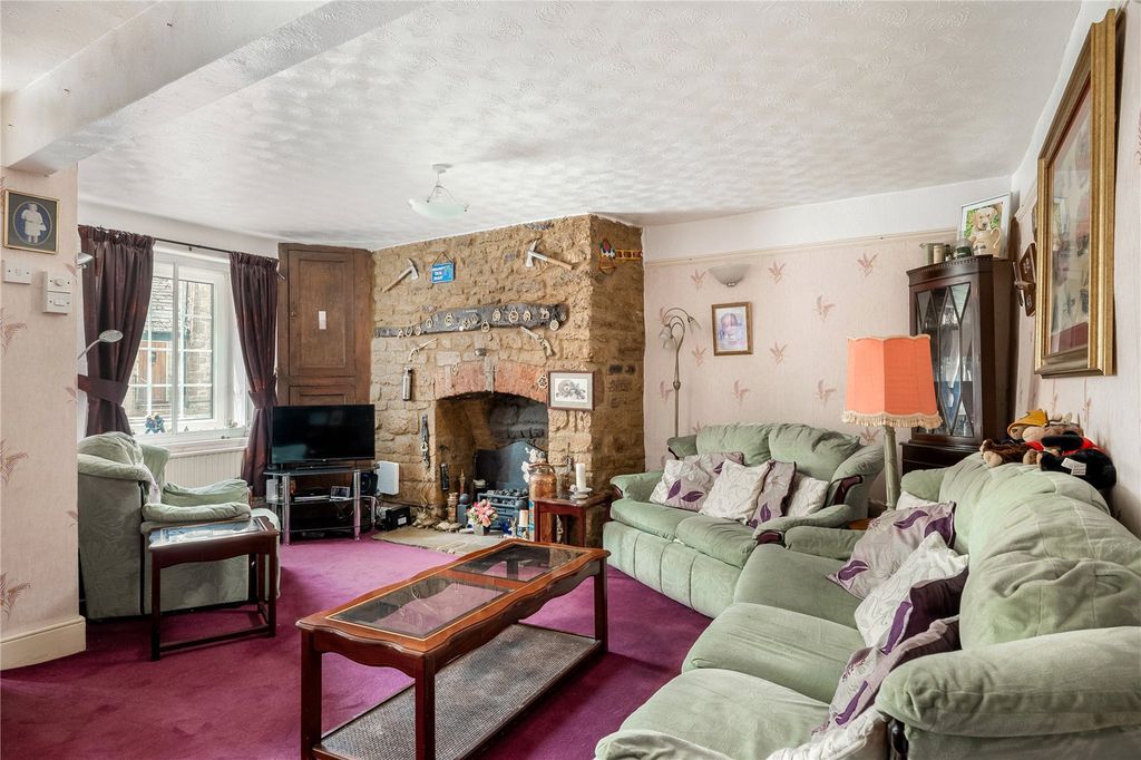 Property photo 3 of 10 Sitting Room