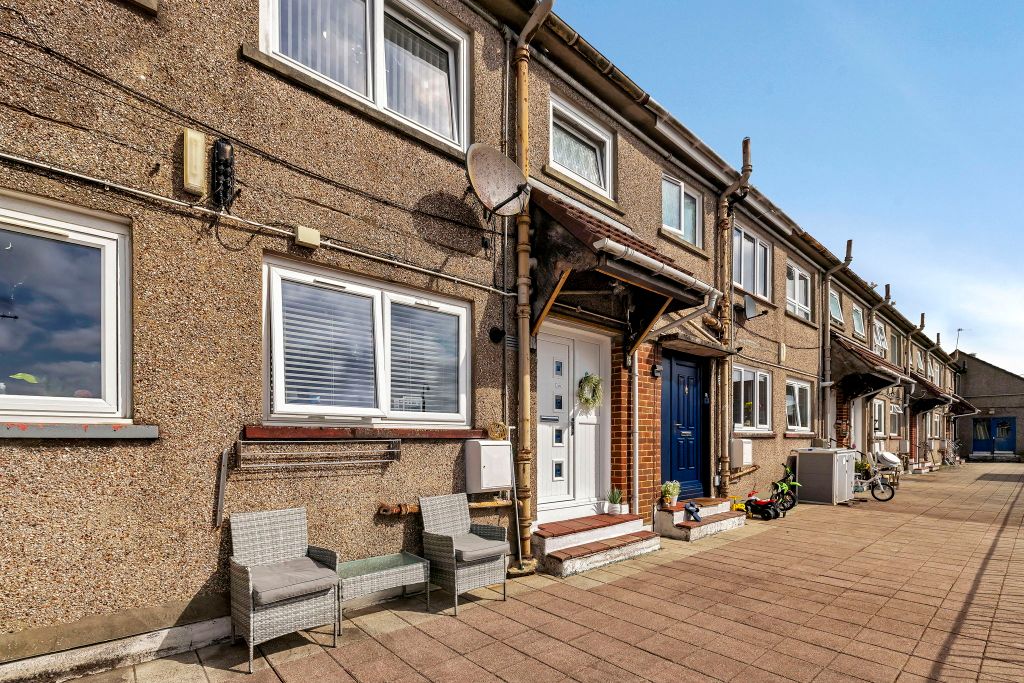 Property photo 2 of 23 1