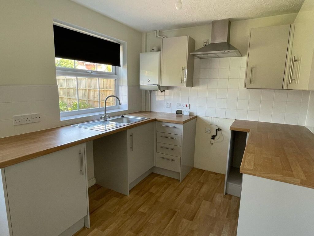 Property photo 3 of 21 Kitchen
