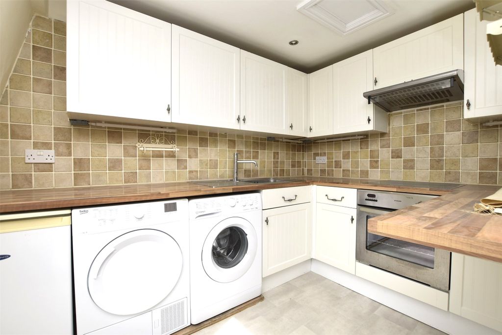 Property photo 3 of 6 Kitchen