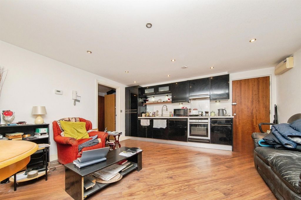 Property photo 2 of 8