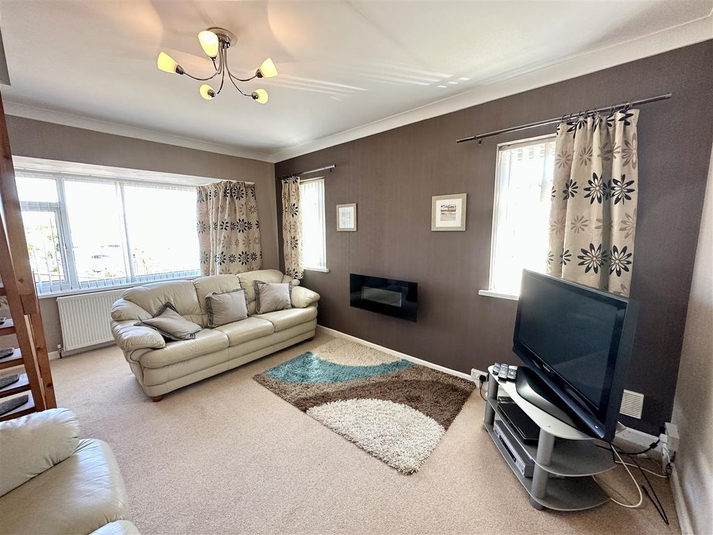 Property photo 3 of 18 Lounge.Jpeg