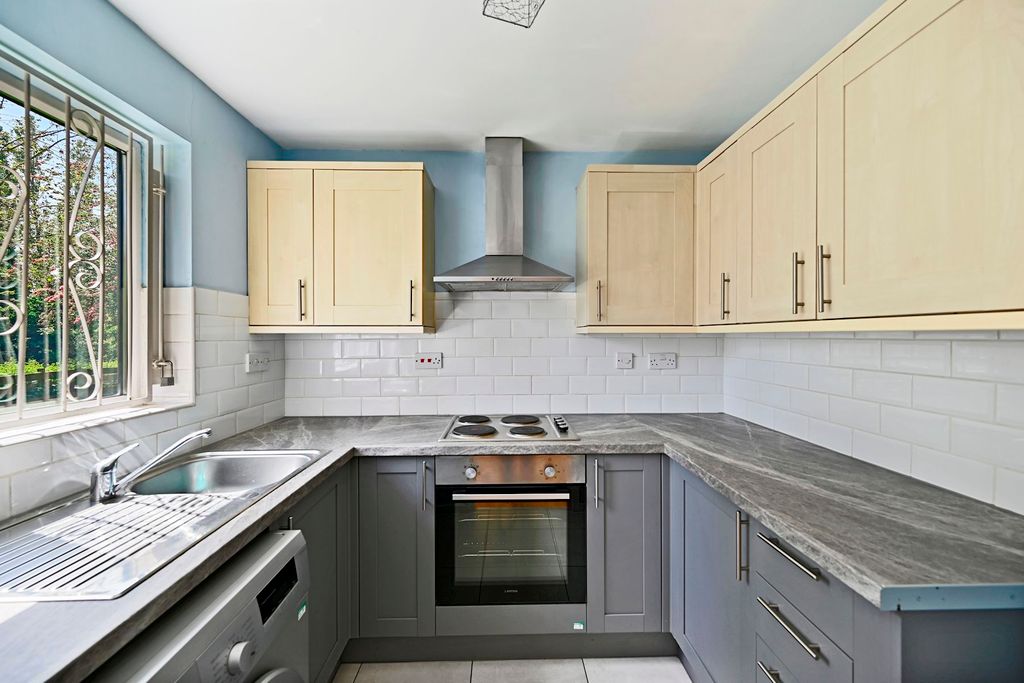 Property photo 2 of 8