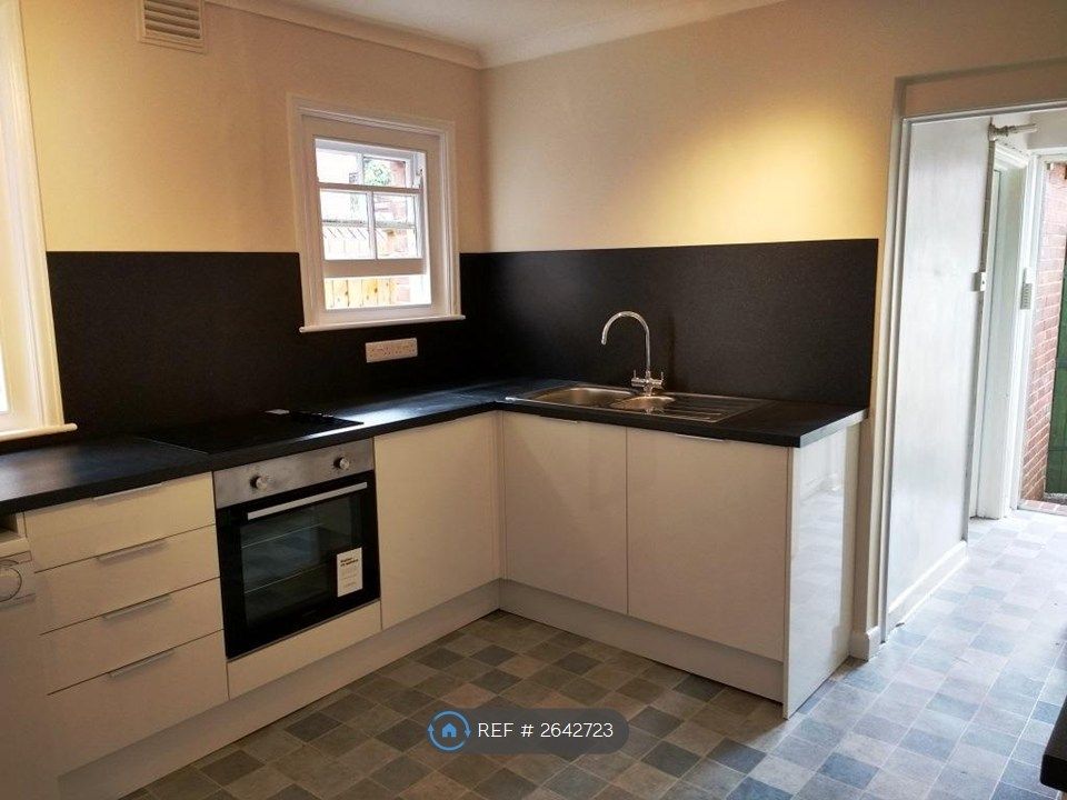 Property photo 2 of 9 Kitchen