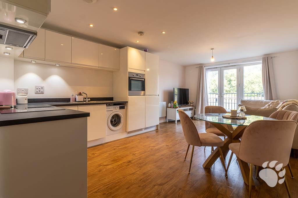 Property photo 2 of 10 Living Room / Kitchen