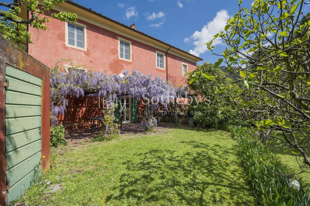 Property photo 2 of 25