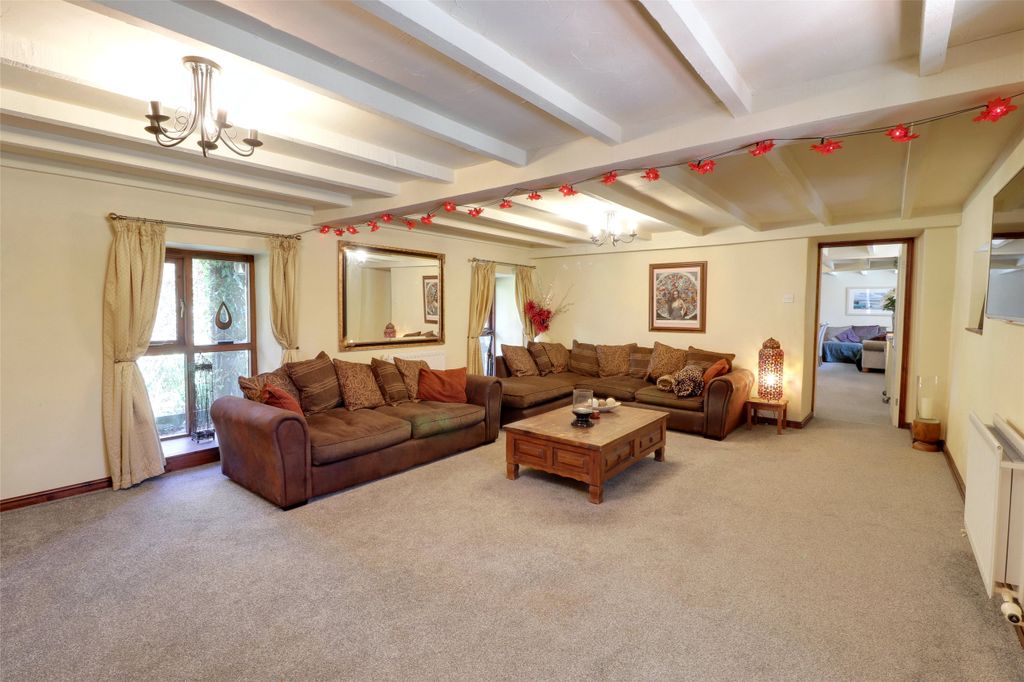 Property photo 3 of 40 Picture No. 03