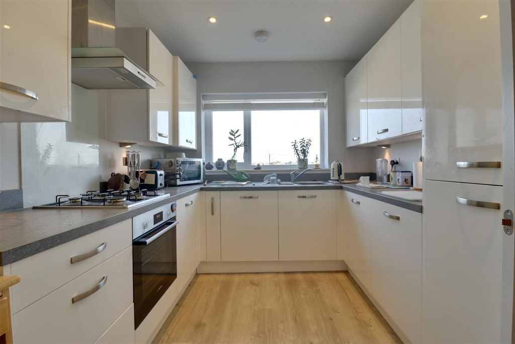 Property photo 2 of 18 Kitchen