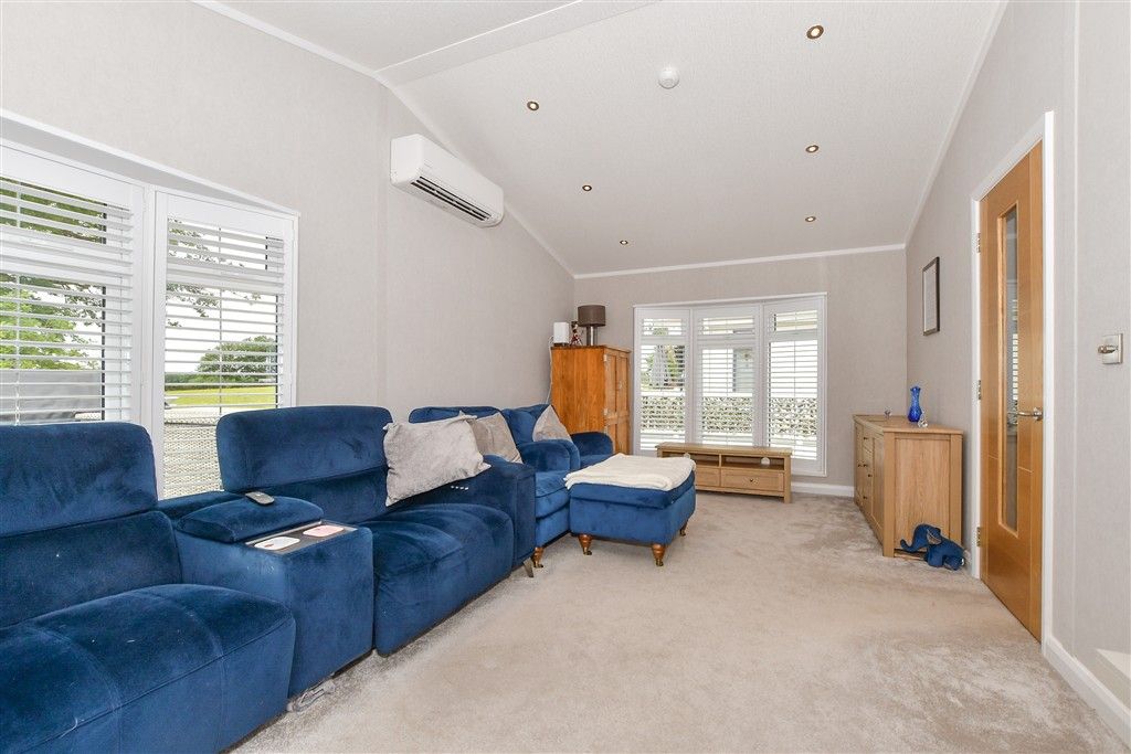 Property photo 1 of 14 Lounge