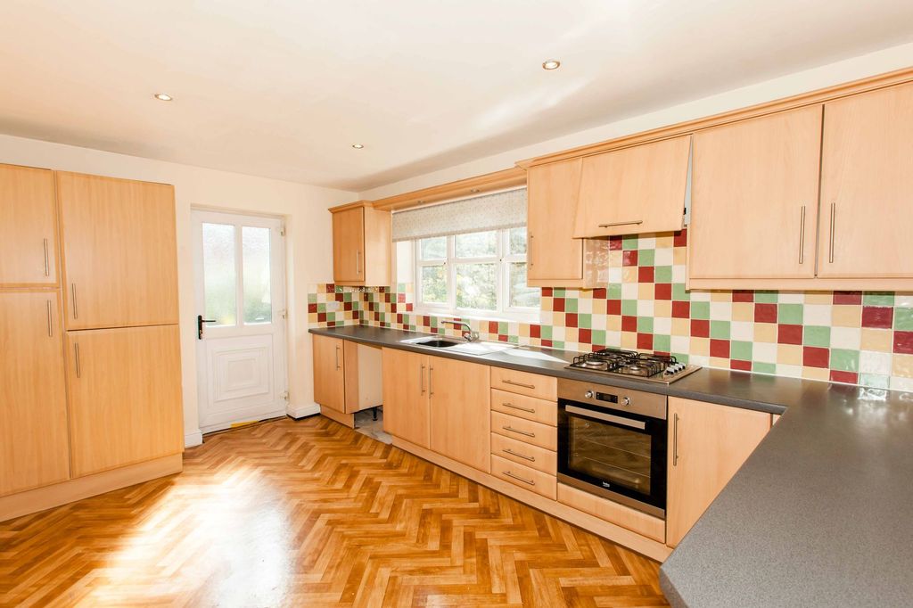 Property photo 2 of 26