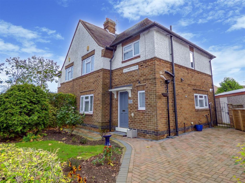 Property photo 1 of 16 176 Wilsthorpe Road Front.Jpg