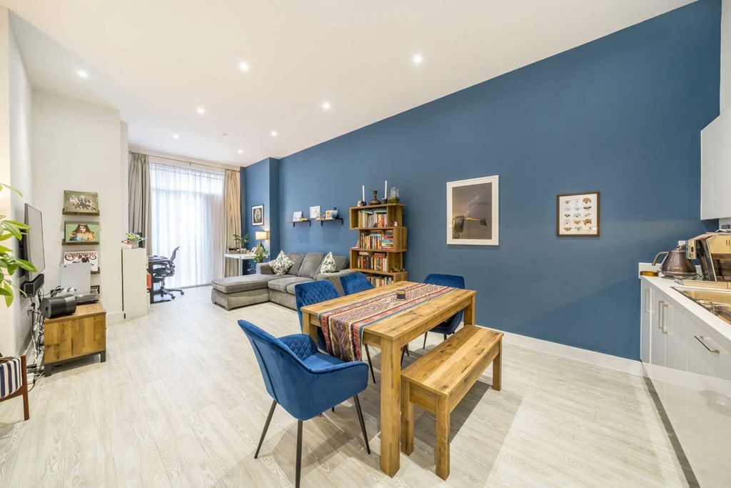 Property photo 2 of 6