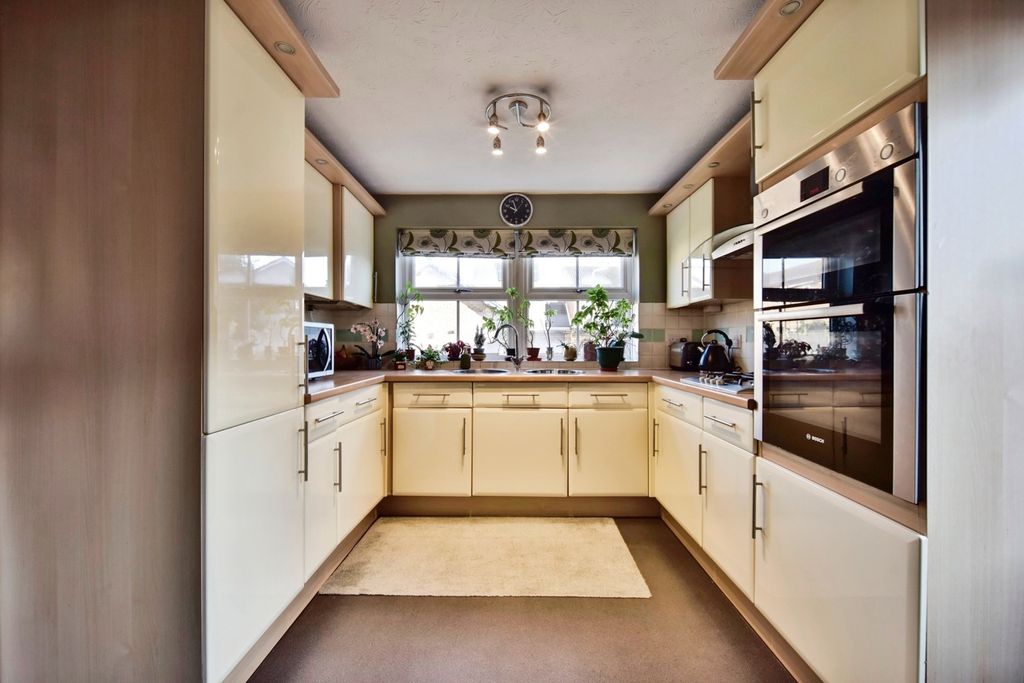 Property photo 2 of 20 Pbox-Img.Jpg