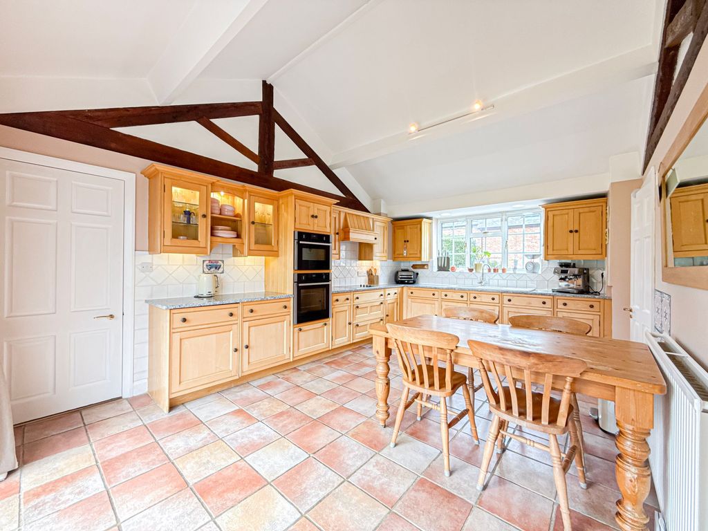 Property photo 2 of 36
