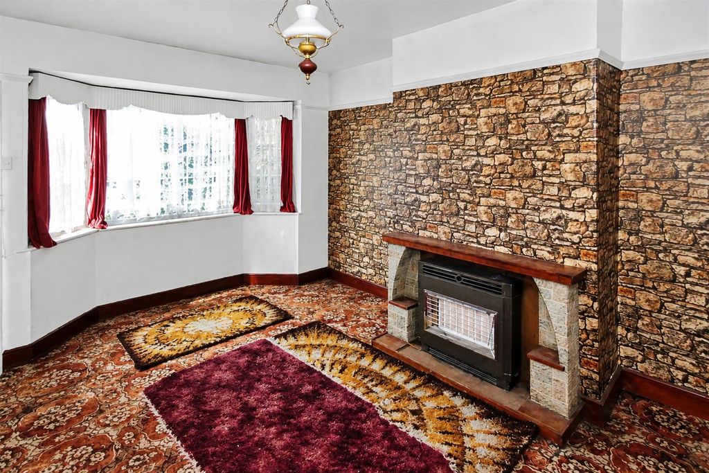 Property photo 2 of 14 Lounge .Png
