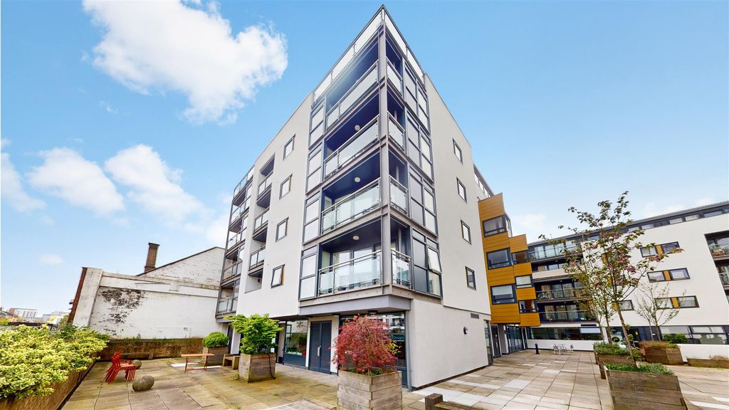 Property photo 1 of 16 Unit 6, Angel Wharf - Twlbbfpjuoqou3Wtyyvu.Jpg