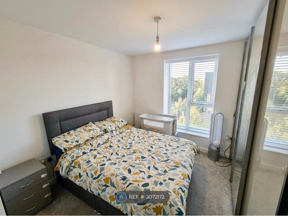 Property photo 3 of 8 Bedroom 1 (En-Suite)