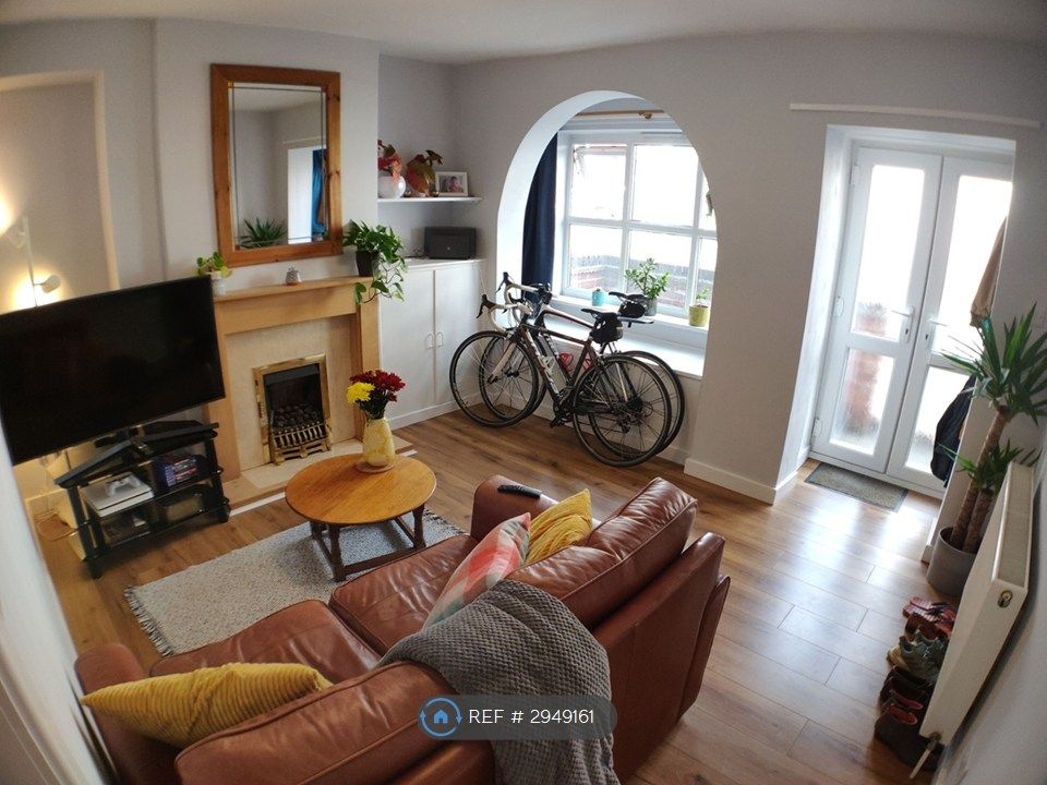 Property photo 1 of 16 Front Room