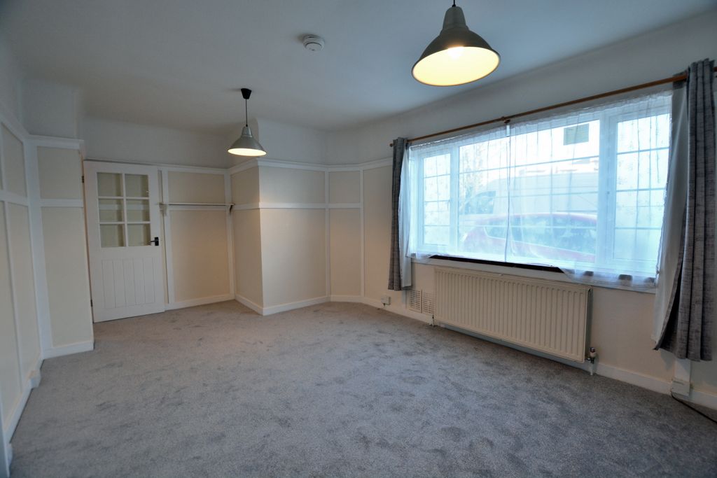 Property photo 2 of 8 Lounge