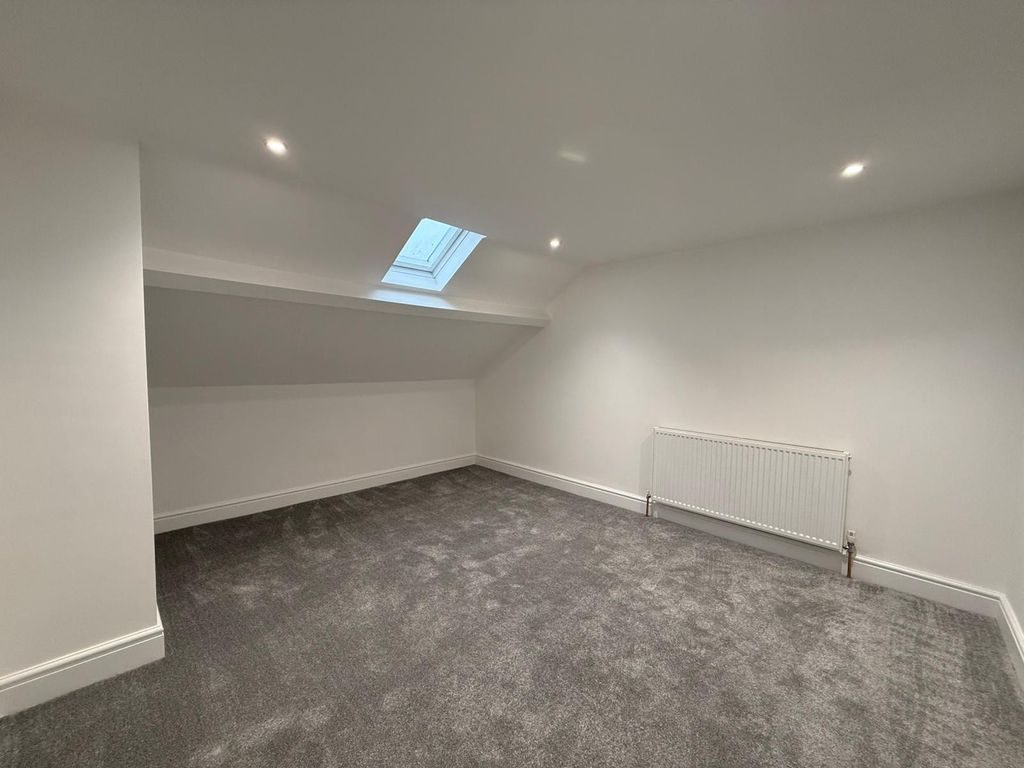 Property photo 3 of 6 Bathroom