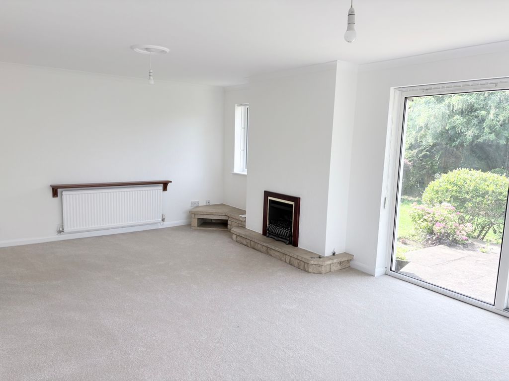 Property photo 3 of 13 Lounge