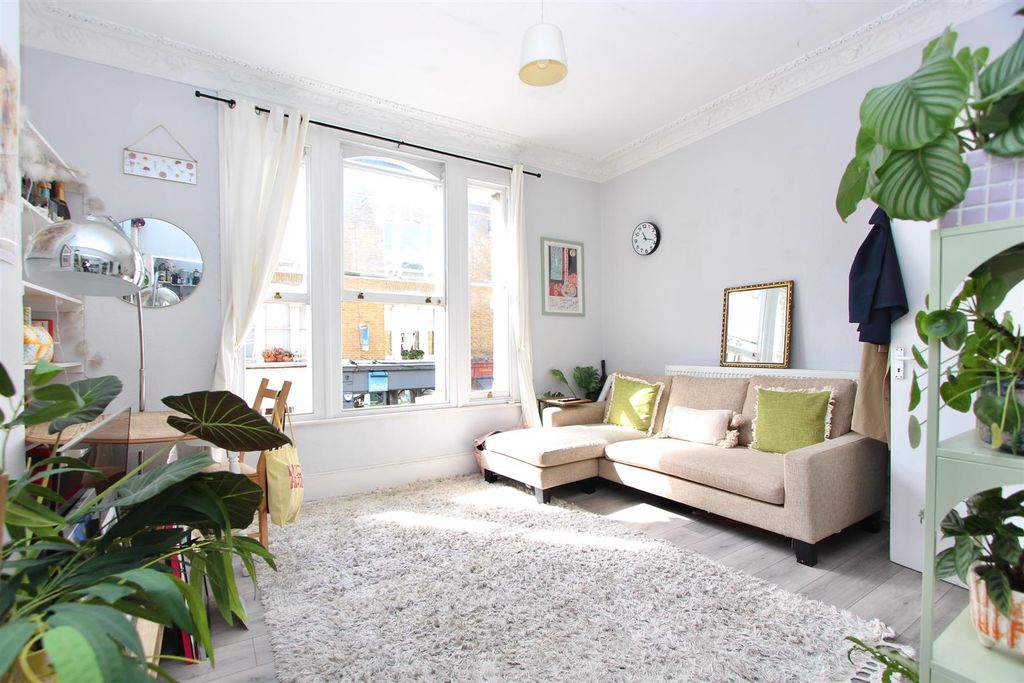 Property photo 3 of 16 Stoke Newington Church Street, N16